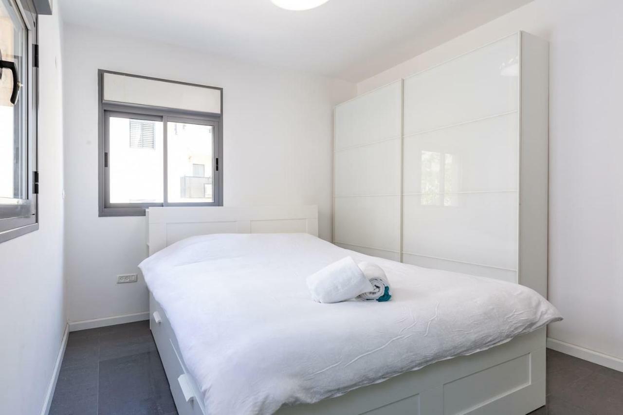 Beautiful 2 Bdr - Side #tl38 Apartment