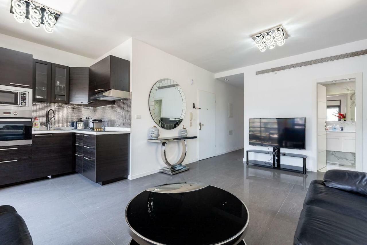 Beautiful 2 Bdr - Side #tl38 Apartment *