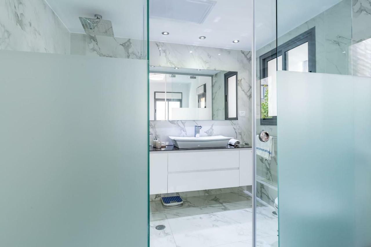 Beautiful 2 Bdr - Side #tl38 Apartment *