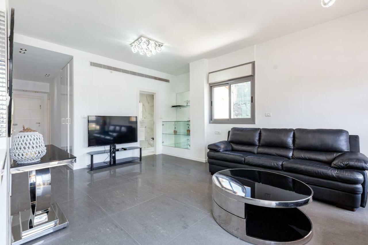 Apartment Beautiful 2 Bdr - Side #tl38 *